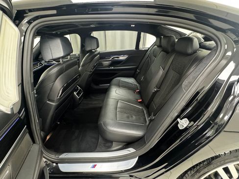 Used 2018 BMW 750i xDrive image 11