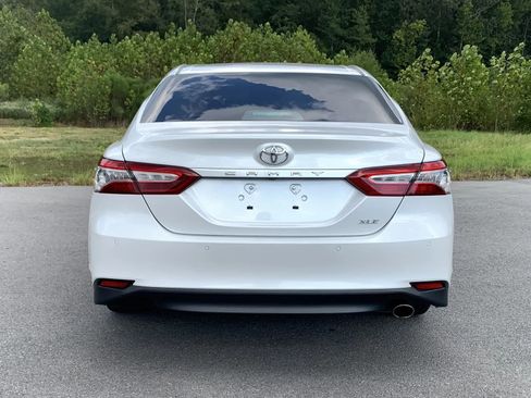 Used 2018 Toyota Camry image 6