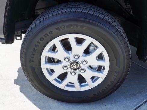 Used 2025 Toyota Tacoma SR5 AWD/4WD image 12