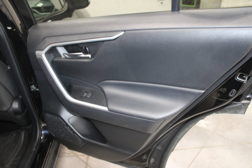 Used 2021 Toyota RAV4 XLE AWD/4WD image 24