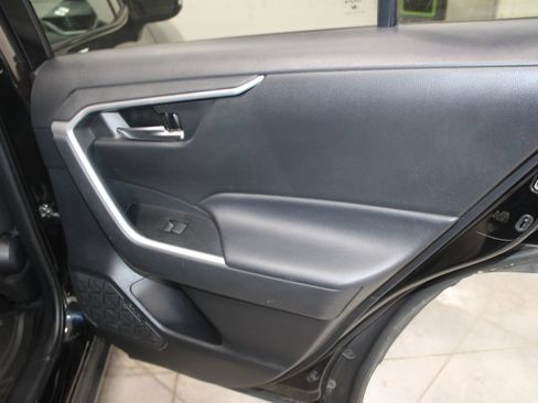 Used 2021 Toyota RAV4 XLE AWD/4WD image 24