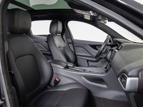 Used 2018 Jaguar F-PACE Premium image 27