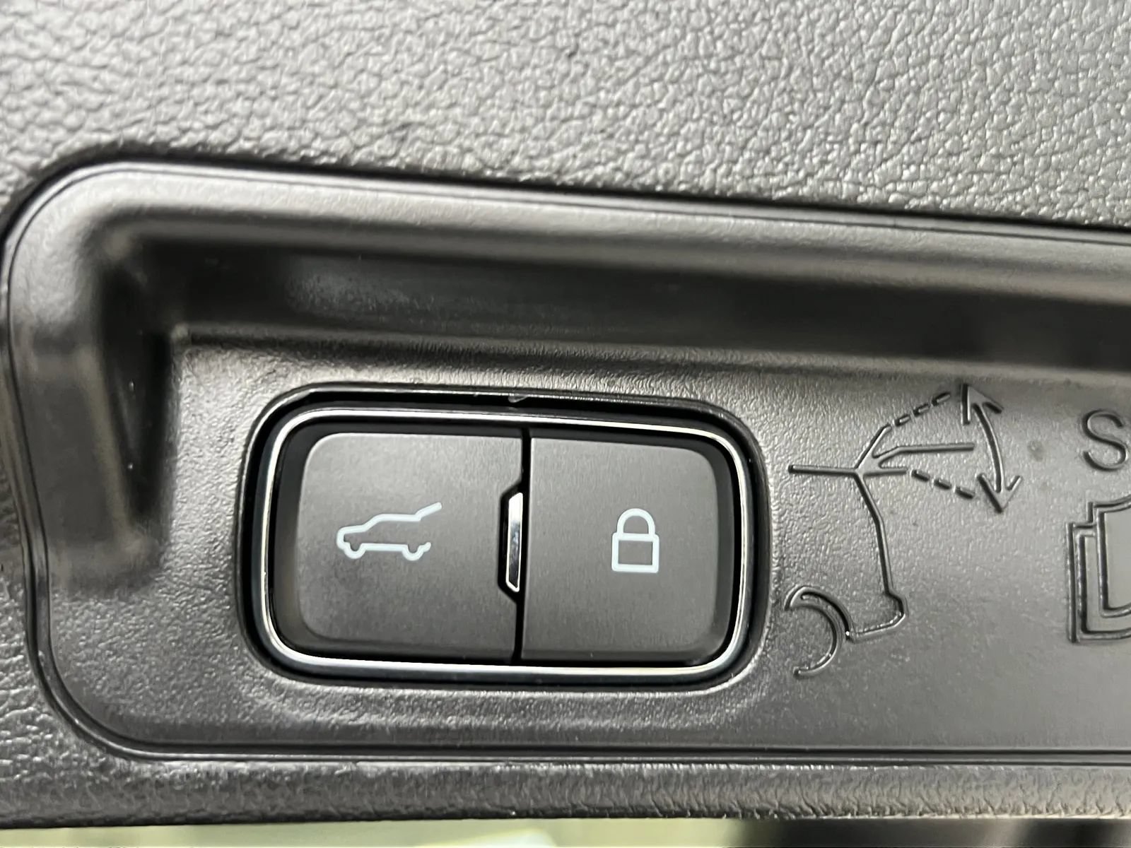 Used 2022 Ford Explorer XLT AWD/4WD image 39