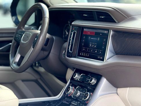 Used 2021 GMC Yukon Denali w/ Denali Premium Package image 14