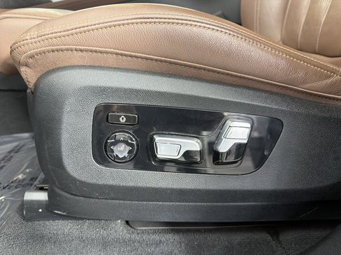 Used 2022 BMW X7 xDrive40i AWD/4WD image 18