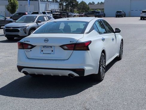 Used 2023 Nissan Altima 2.5 SV w/ SV Premium Package FWD image 3
