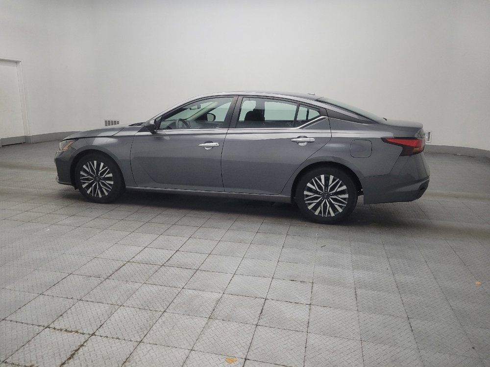 Used 2024 Nissan Altima 2.5 SV FWD image 3