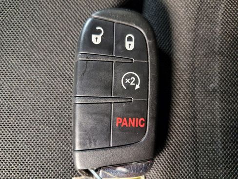 Used 2018 Jeep Renegade Latitude w/ Popular Equipment Group FWD image 32