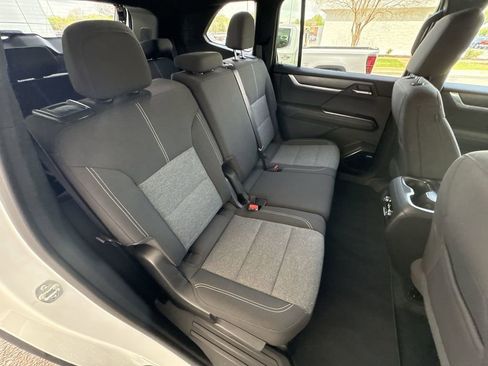 Certified 2025 GMC Acadia Elevation FWD image 27