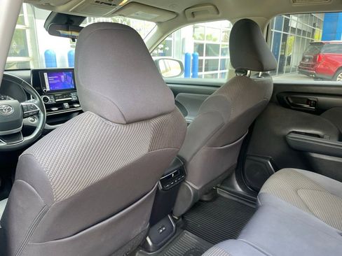 Used 2023 Toyota Highlander LE FWD image 26