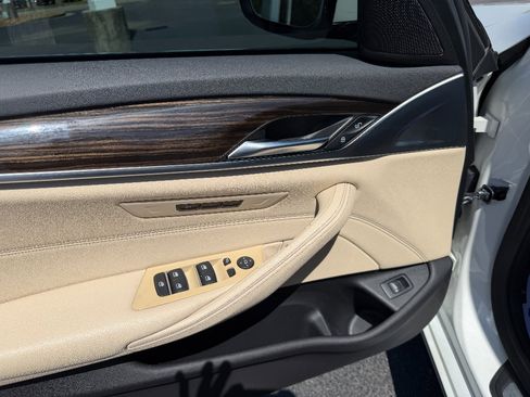 Used 2019 BMW 540i xDrive w/ Convenience Package AWD/4WD image 18