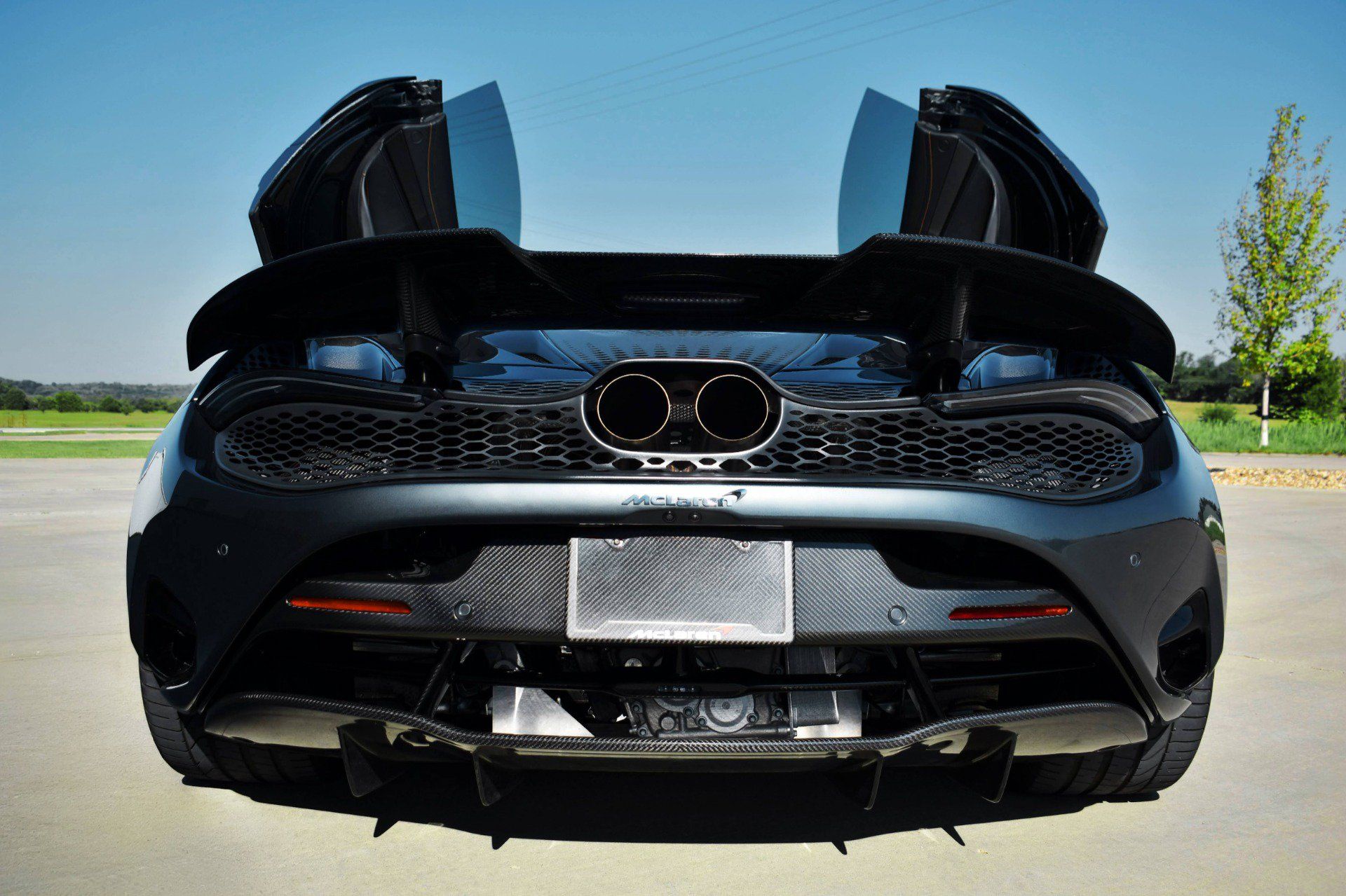Used 2024 McLaren 750S Spider RWD image 6
