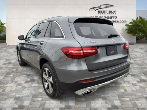 Used 2019 Mercedes-Benz GLC 300 4MATIC w/ Multimedia Package image 4