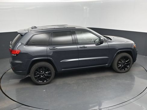 Used 2018 Jeep Grand Cherokee Altitude AWD/4WD image 13