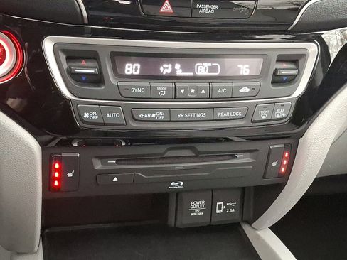 Certified 2020 Honda Pilot Touring image 15