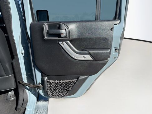 Used 2015 Jeep Wrangler Unlimited Sahara w/ Connectivity Group AWD/4WD image 25