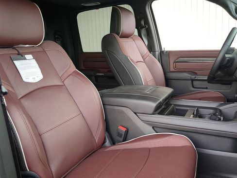 New 2026 RAM 2500 Limited AWD/4WD image 8
