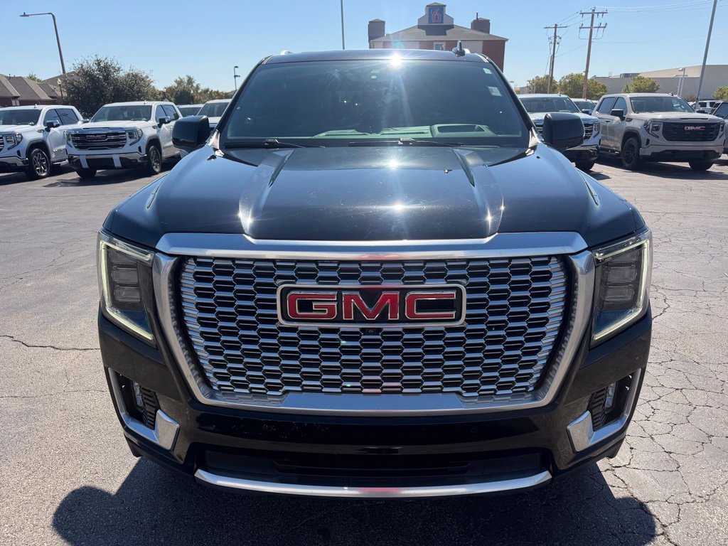Used 2022 GMC Yukon Denali w/ Denali Premium Package AWD/4WD image 9
