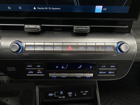 Used 2025 Hyundai Kona SEL image 25