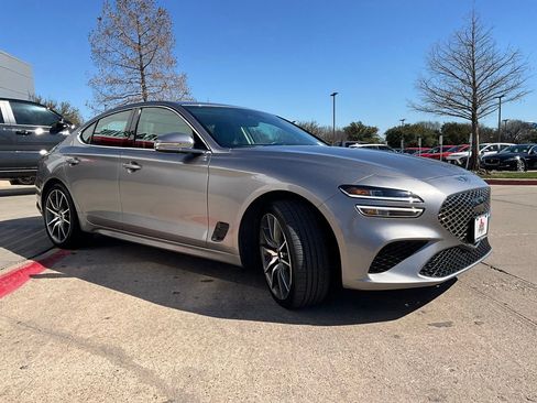 Used 2025 Genesis G70 2.5T image 3