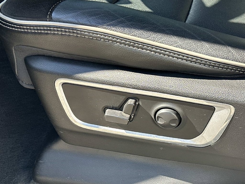 Used 2023 RAM 1500 Laramie AWD/4WD image 18