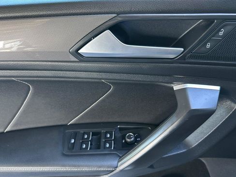 Certified 2023 Volkswagen Tiguan SE FWD image 11