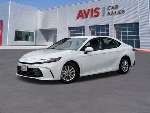 Used 2025 Toyota Camry LE image 1