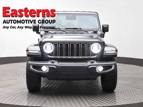 Used 2025 Jeep Wrangler Unlimited Sahara AWD/4WD image 2