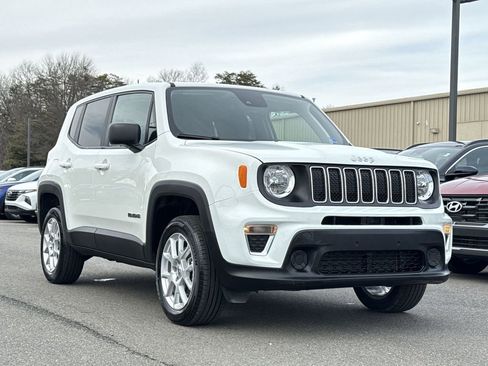 Used 2023 Jeep Renegade Latitude image 10