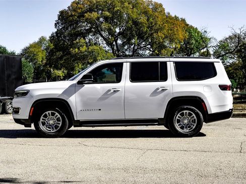 Used 2023 Jeep Wagoneer 4WD image 8