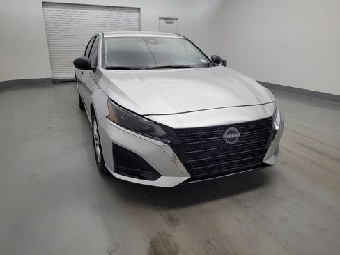 Used 2024 Nissan Altima 2.5 S FWD image 14