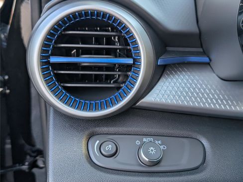 Used 2026 Chevrolet Trax LS w/ LS Convenience Package image 18