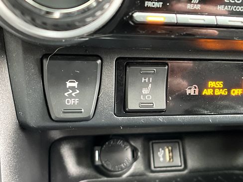 Used 2023 Toyota RAV4 XLE Premium AWD/4WD image 40