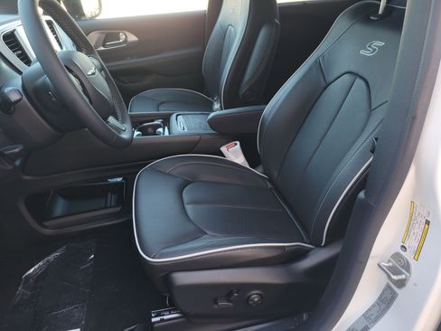 New 2026 Chrysler Pacifica Limited w/ S Appearance Package image 13