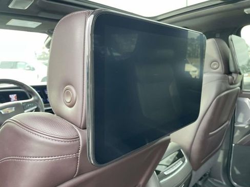 Used 2024 Cadillac Escalade ESV Premium Luxury Platinum image 21