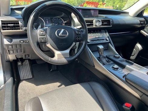 Used 2019 Lexus IS 300 image 9