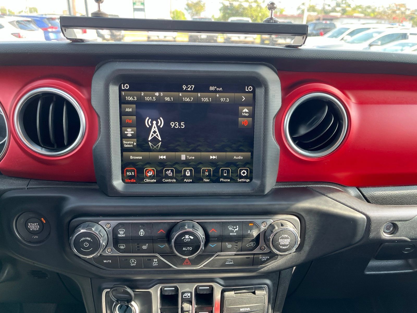 Used 2023 Jeep Gladiator Rubicon w/ Cold Weather Group AWD/4WD image 10