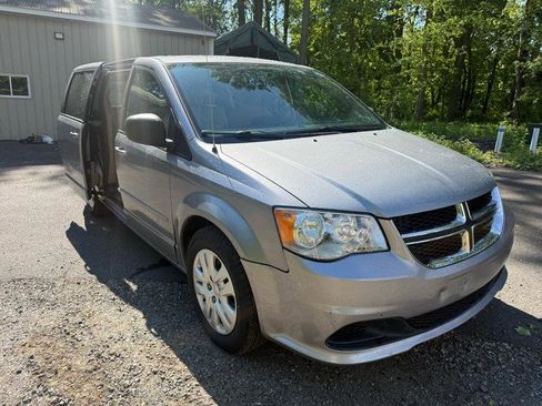 Used 2015 Dodge Grand Caravan SE w/ Quick Order Package 29E SE FWD image 3