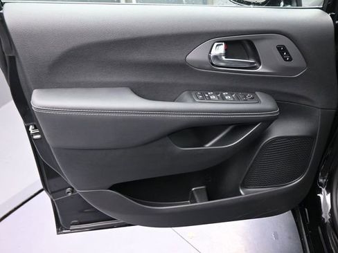 New 2026 Chrysler Pacifica Select image 39