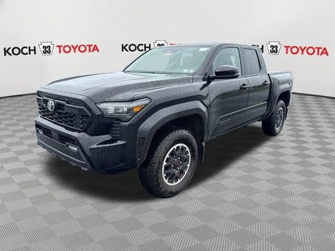 Used 2025 Toyota Tacoma TRD Off-Road w/ TRD Off Road Upgrade Package AWD/4WD image 3