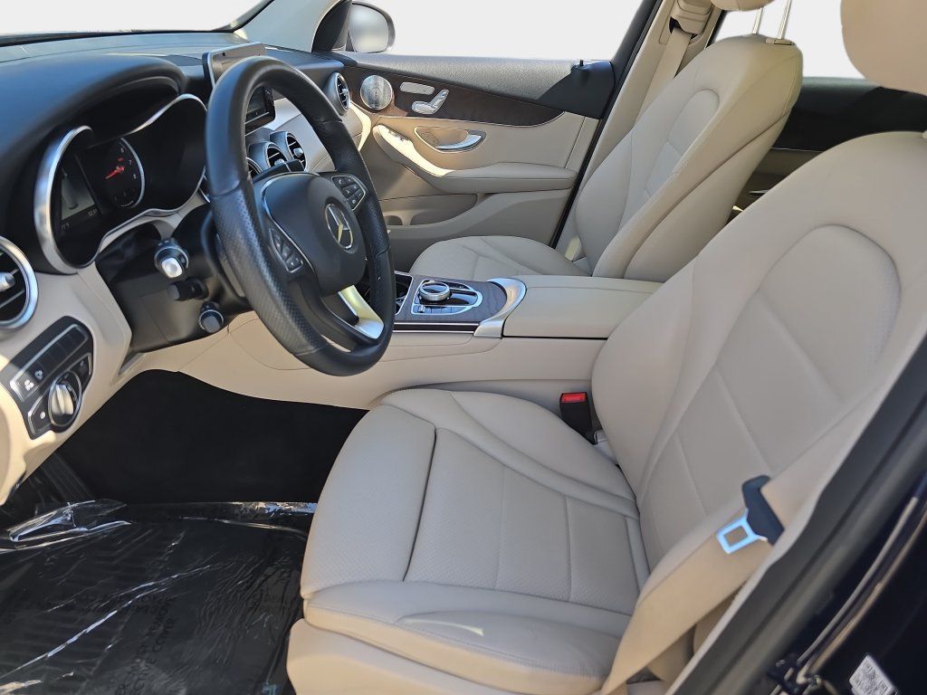 Used 2019 Mercedes-Benz GLC 300 4MATIC image 18