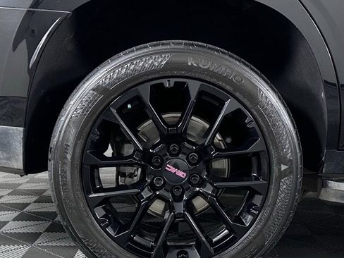 Used 2022 GMC Yukon SLT w/ SLT Luxury Package image 11