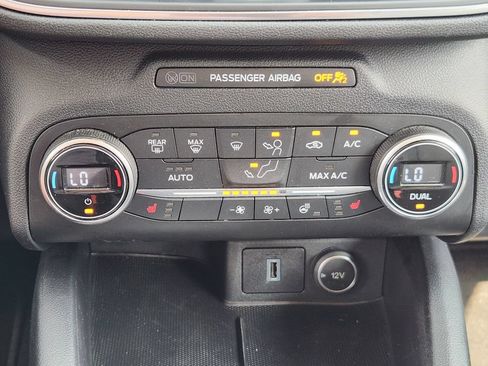 Used 2020 Ford Escape Titanium FWD image 18