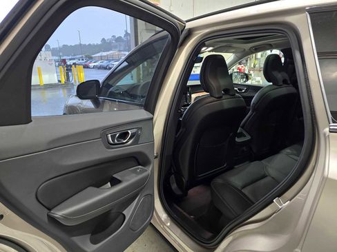 Used 2023 Volvo XC60 T8 Ultimate image 16