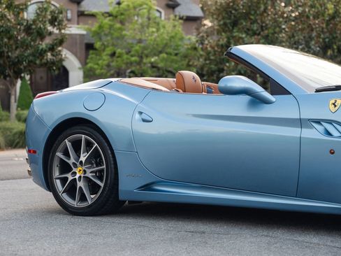 Used 2010 Ferrari California image 97