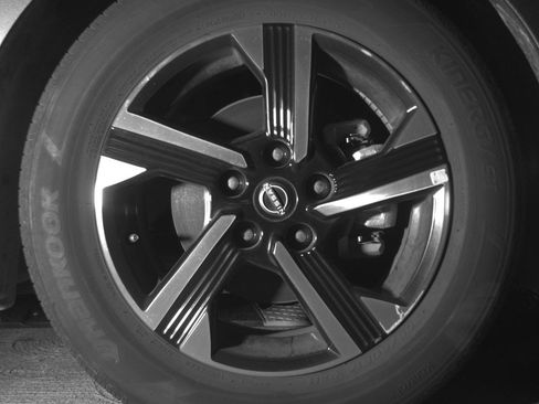 Used 2025 Nissan Sentra SV image 13