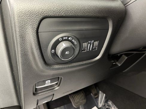 Used 2022 Jeep Grand Cherokee Limited AWD/4WD image 27