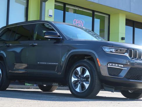 Used 2024 Jeep Grand Cherokee Limited 4xe image 7