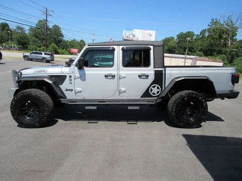 Used 2023 Jeep Gladiator Sport AWD/4WD image 7