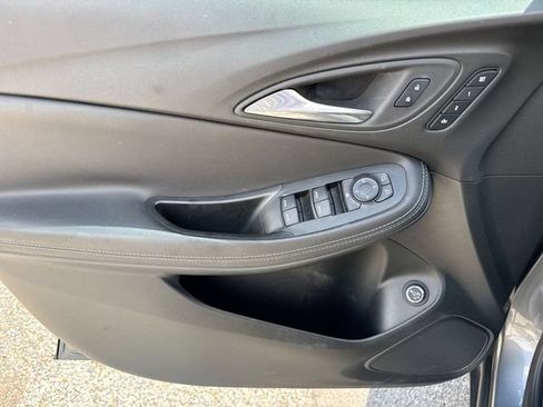 Used 2022 Buick Encore GX Essence w/ Experience Buick Package FWD image 13